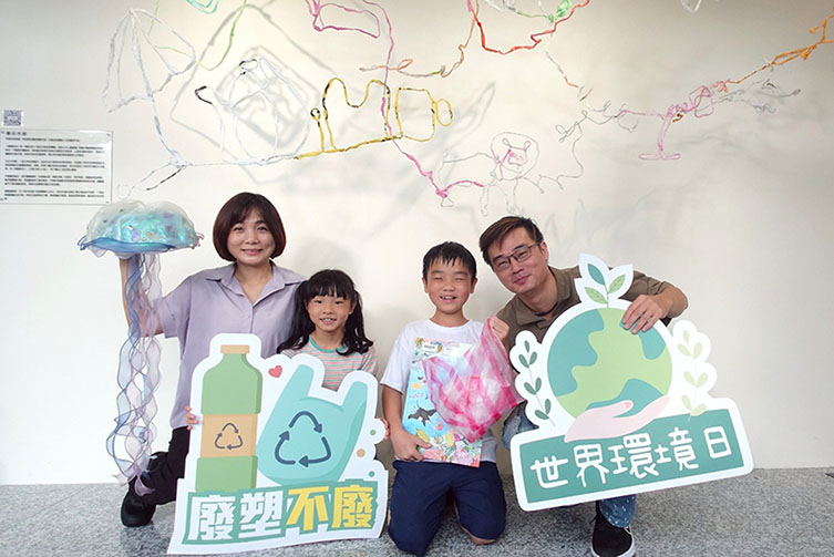 塑膠袋也能變藝術！響應世界環境日&海洋日，八里龍形圖書閱覽室邀社區親子「減塑」愛地球